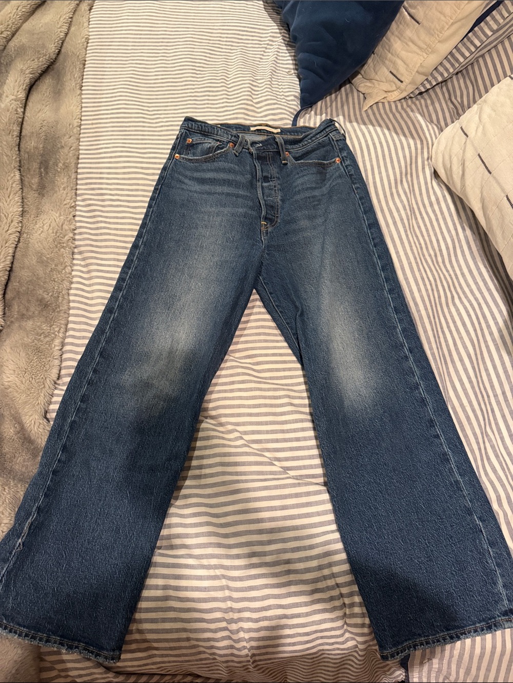 Levi’s Women’s Ribcage Straight Ankle Denim Jeans in Dark Blue